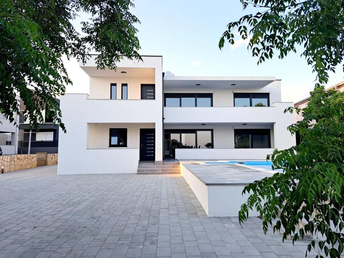 Villa Leptiric Vir Eksteriør billede